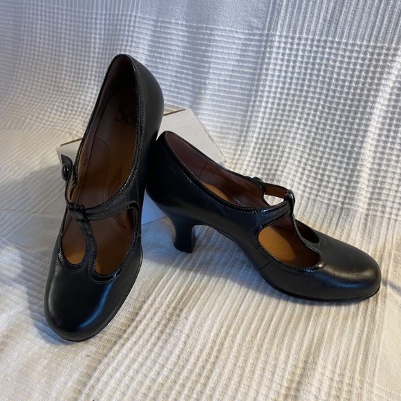Söfft black t-strap heels - Picture 5 of 5